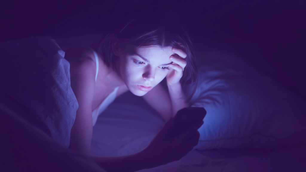 This habit replaces night scrolling (and people sleep much better)